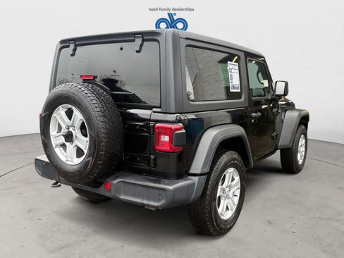 Used 2022 Jeep Wrangler Sport AWD/4WD image 5