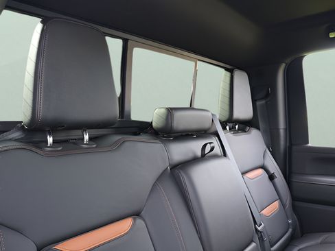 Used 2022 GMC Sierra 2500 AT4 w/ AT4 Preferred Package AWD/4WD image 16