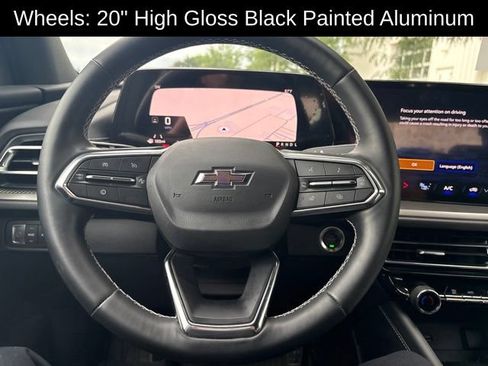 Used 2025 Chevrolet Traverse LT w/ Midnight/Sport Edition AWD/4WD image 12