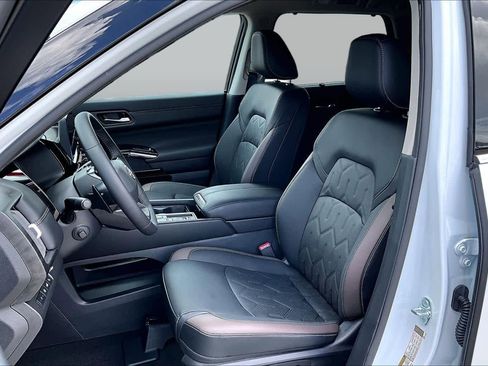 Used 2026 Nissan Pathfinder Platinum w/ Cargo Package FWD image 8