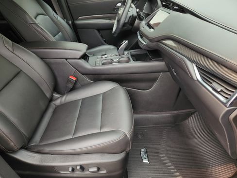 Used 2022 Cadillac XT4 Sport w/ Sun And Sound Package AWD/4WD image 17