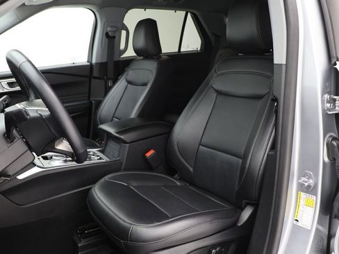 Used 2023 Ford Explorer Limited image 17