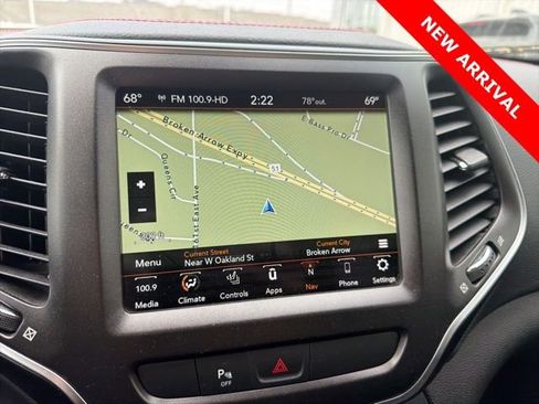 Used 2019 Jeep Cherokee Trailhawk w/ Comfort/Convenience Group image 14