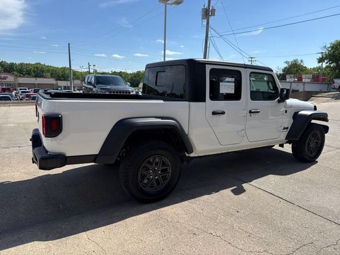 Used 2025 Jeep Gladiator Sport AWD/4WD image 5