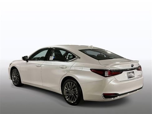 New 2025 Lexus ES 300h w/ Luxury Package image 11