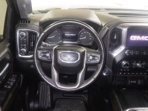 Used 2022 GMC Sierra 2500 Denali w/ Denali Black Diamond Edition AWD/4WD image 9