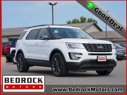 Used 2017 Ford Explorer XLT w/ Equipment Group 202A FWD image 1