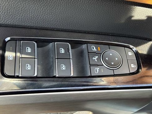 Used 2024 Nissan Pathfinder Platinum w/ Black Appearance Package image 19