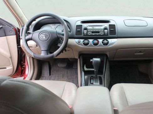 Used 2002 Toyota Camry LE FWD image 8