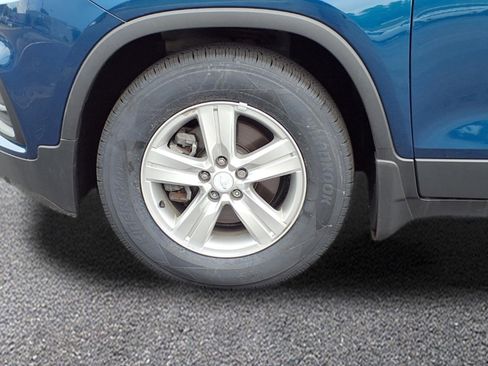 Used 2020 Chevrolet Trax LT w/ LT Convenience Package FWD image 12