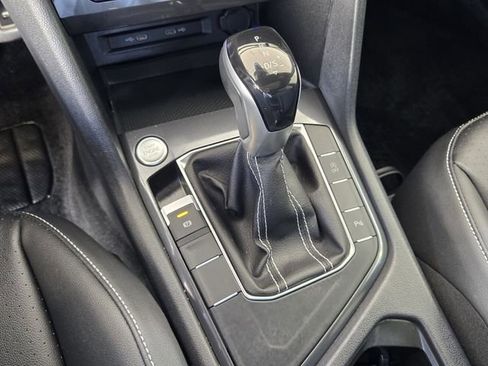 Certified 2022 Volkswagen Tiguan SE R-Line image 22