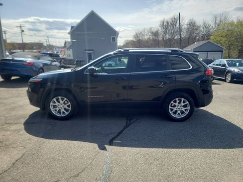 Used 2018 Jeep Cherokee Latitude Plus w/ Cold Weather Group AWD/4WD image 5