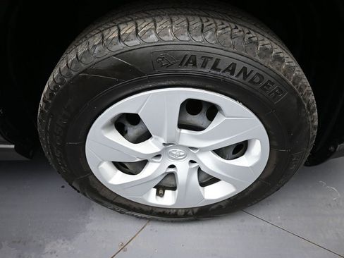 Used 2019 Toyota RAV4 LE image 13