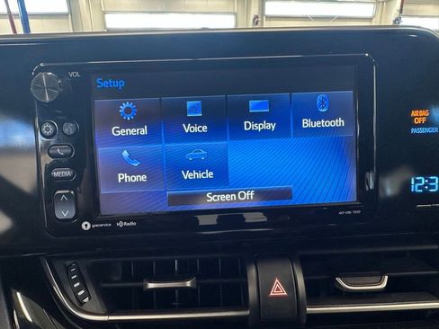 Used 2018 Toyota C-HR XLE FWD image 11