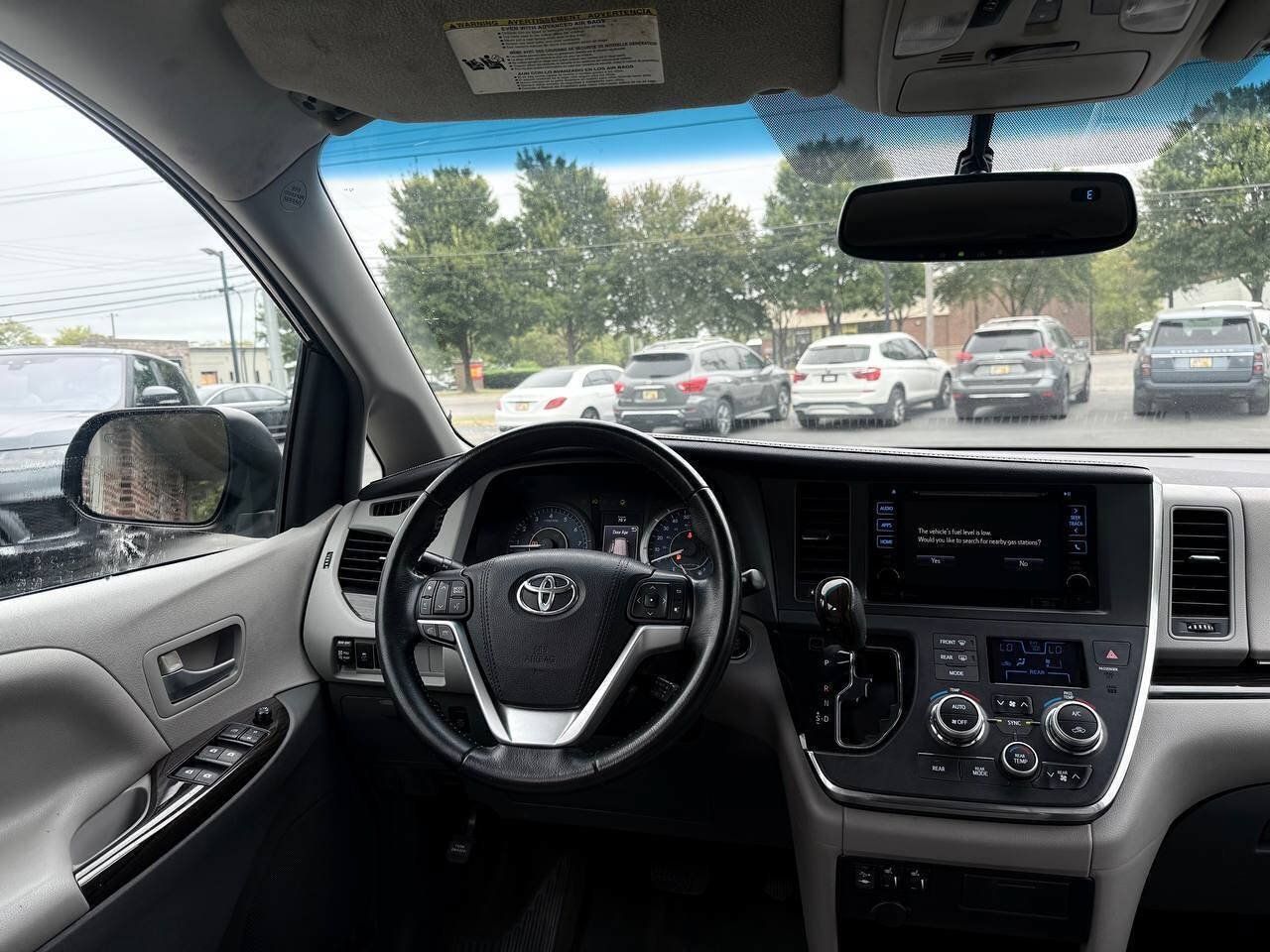 Used 2015 Toyota Sienna XLE w/ XLE Navigation Package FWD image 14