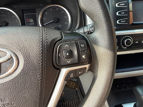 Used 2019 Toyota Highlander LE FWD image 21