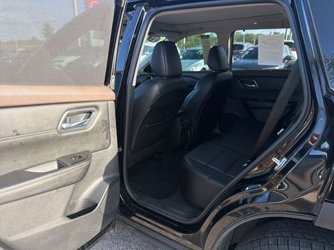 Used 2021 Nissan Rogue SV w/ Premium Package AWD/4WD image 17