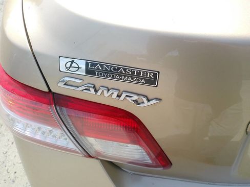 Used 2010 Toyota Camry LE FWD image 13