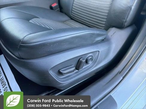 Used 2019 Toyota Camry SE image 25