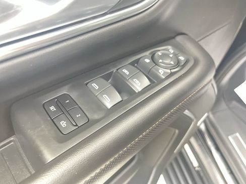 Used 2022 GMC Yukon XL AT4 w/ AT4 Premium Package AWD/4WD image 17