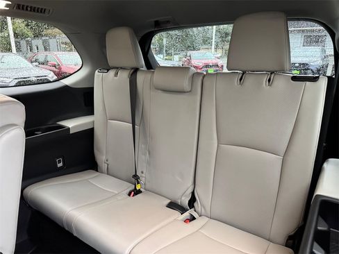 Certified 2025 Toyota Grand Highlander XLE image 18
