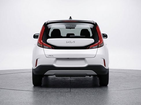 Used 2025 Kia Soul LX w/ LX Technology Package FWD image 7