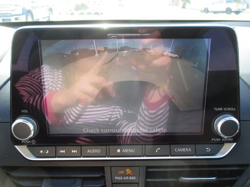 Used 2024 Nissan Altima 2.5 SV image 21