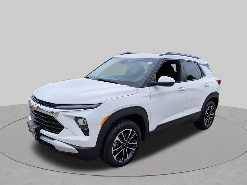 Used 2025 Chevrolet TrailBlazer LT AWD/4WD image 5