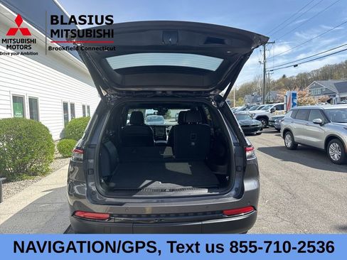 Used 2023 Jeep Grand Cherokee Altitude AWD/4WD image 10