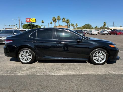 Used 2018 Toyota Camry XLE FWD image 10