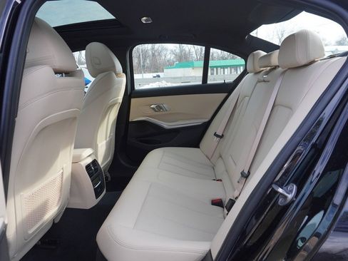 Used 2022 BMW 330i xDrive 330i xDrive w/ Driving Assistance Package image 39