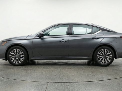 Used 2025 Nissan Altima 2.5 SV FWD image 5