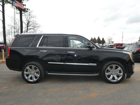Used 2016 Cadillac Escalade Luxury image 4