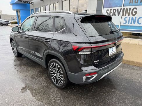 Used 2025 Volkswagen Taos SE FWD image 13