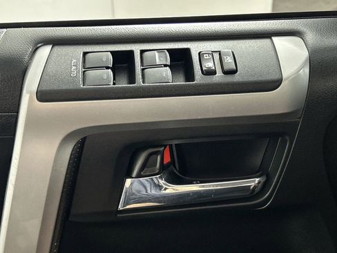 Used 2017 Toyota 4Runner SR5 AWD/4WD image 18