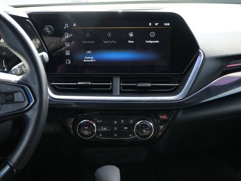 Used 2024 Chevrolet Trax RS w/ Sunroof Package FWD image 24