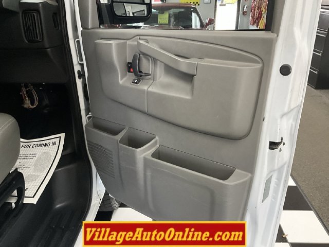 Used 2017 Chevrolet Express 2500 RWD image 33