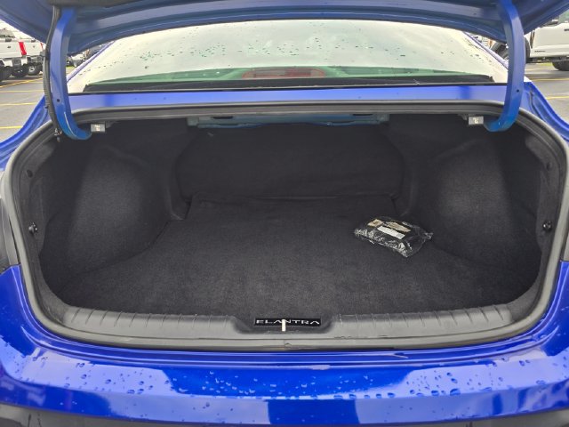 Used 2024 Hyundai Elantra SE FWD image 12