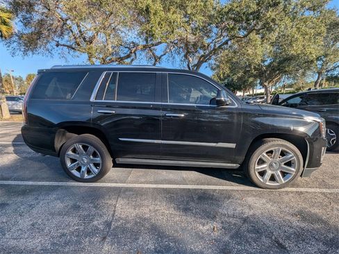 Used 2019 Cadillac Escalade Premium Luxury image 8