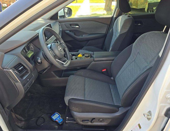 Used 2023 Nissan Rogue SV AWD/4WD image 4