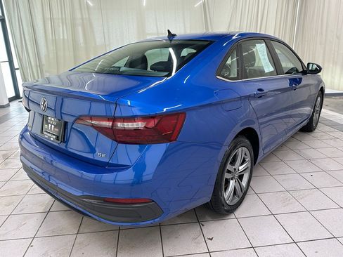 Used 2023 Volkswagen Jetta SE image 5