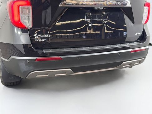 Used 2021 Ford Explorer XLT w/ Equipment Group 202A AWD/4WD image 38