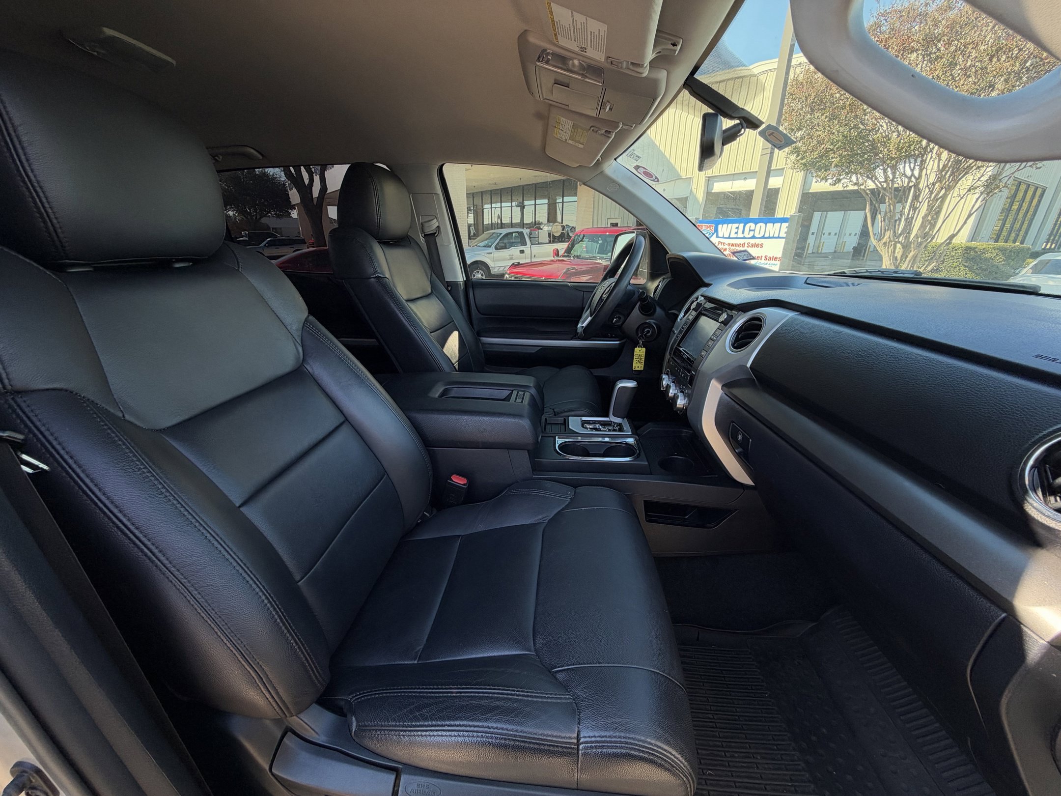 Used 2017 Toyota Tundra SR5 w/ SR5 Upgrade Package RWD image 28