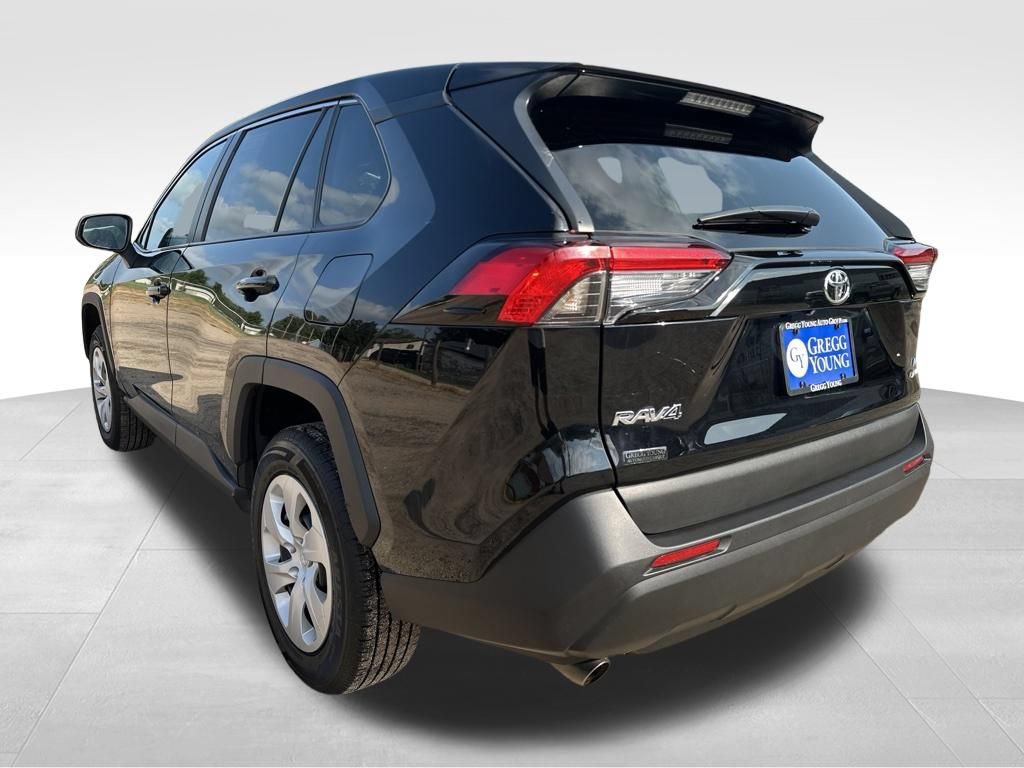 Used 2024 Toyota RAV4 LE AWD/4WD image 5