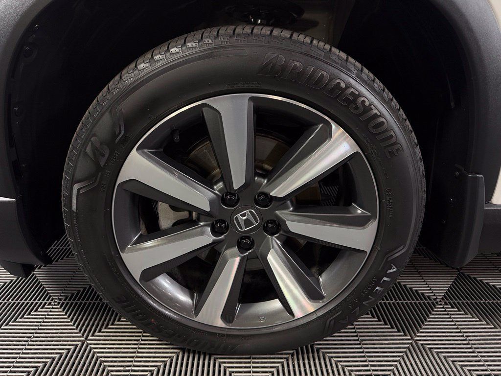 Used 2023 Honda Pilot Touring image 11