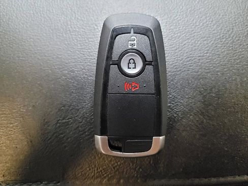 Used 2019 Ford Fusion SE FWD image 32