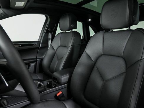 New 2026 Porsche Macan AWD/4WD image 5