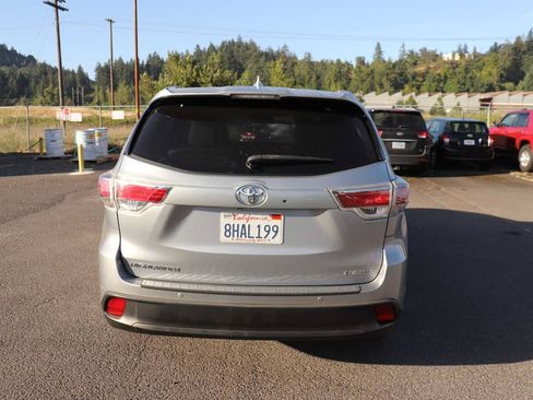 Used 2014 Toyota Highlander Limited FWD image 6