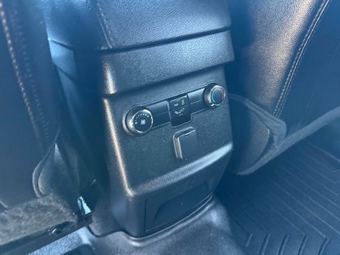 Used 2016 Ford Explorer XLT w/ Equipment Group 202A AWD/4WD image 10