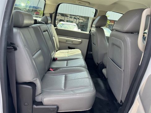 Used 2014 Chevrolet Silverado 3500 W/T image 20